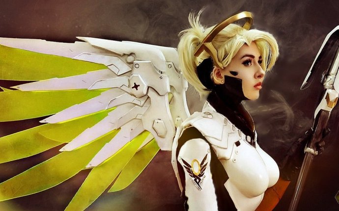 Косплей Mercy из игры Overwatch